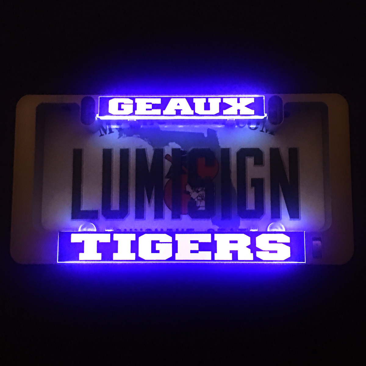 Illuminated insert reading 'GEAUX TIGERS' in blue light